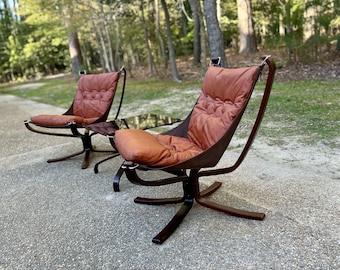 Pair of low back lounge Falcon chairs by Sigurd Resell for Vatne Møbler