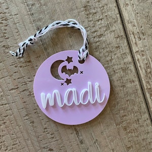 Round Acrylic Name Tag, Birthday Party, Gift Tag, Personalized Name Tag, Halloween, Boo Basket, Ghost gift tag