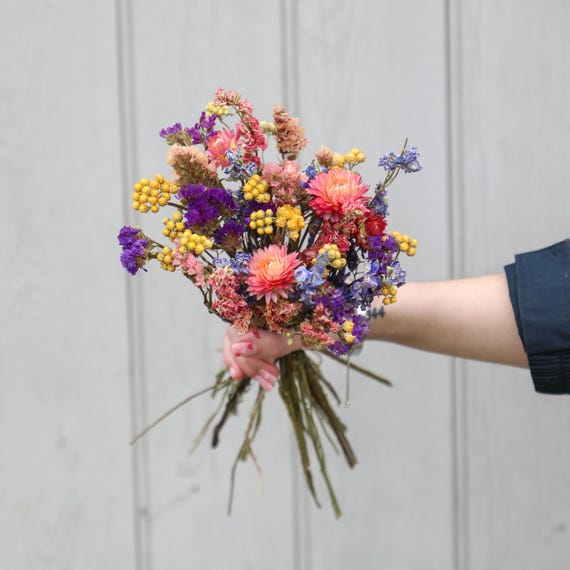 Mini-Strauß aus getrockneten Wildblumen | Leuchtend bunter, handgefertigter kleiner Strauß