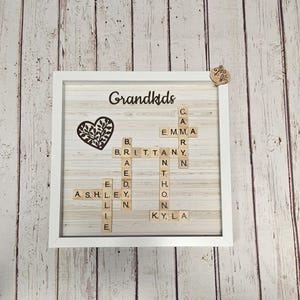 Scrabble Family Name Frame Art, Family Tree Wall Art, Scrabble Tile Names, Mother&#39;s Day Gift for Her, Grandma Gift, Brown Lght