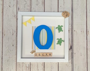 Moldura de presente para bebê menino, moldura de estatísticas de nascimento, presente de chá de bebê para novo bebê, nome de bebê de Scrabble, moldura de monograma, decoração de berçário, anúncio de nascimento