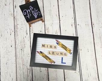 Regalo de agradecimiento para el maestro, nombre del maestro en crayón, nombre de Scrabble, decoración del aula, útiles escolares, el mejor maestro