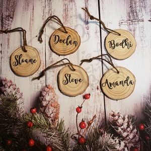Small Name Ornament, Wood Slice Ornament, Personalized Name Ornament, Farmhouse Christmas Ornament, Rustic Bauble, Gift for Christmas Host
