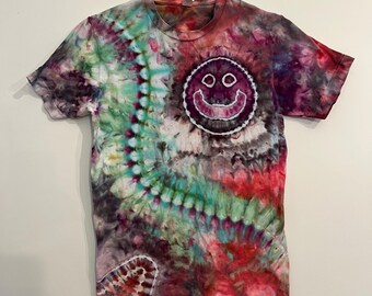 Smiley Face Färgglad Isfärgad T-shirt, Storlek Small