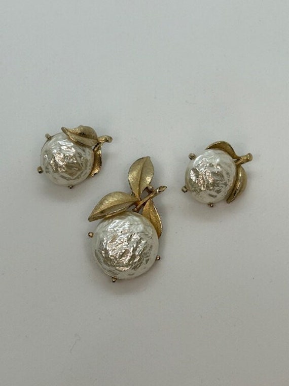 Sarah Coventry Pearl Bloom Pin and Earrings Set
