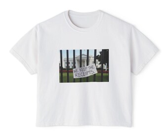 Vi behåller kvittona-t-shirt | Boxig t-shirt med protestfoto från Vita huset