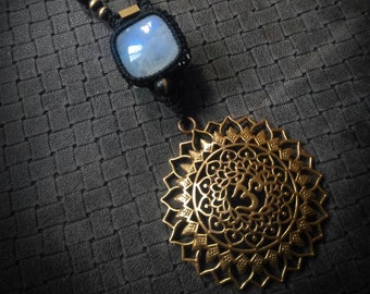 Collar de lava Ohm Mala Moonstone- Nueva colección-Símbolo-Gems-Organic-Gypsy Jewelry-Boho Design-Sun Pendant-Unique-Adjustable-Alternative