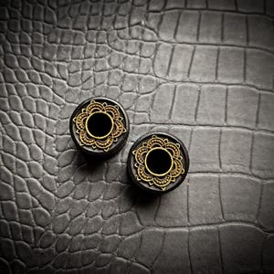 Tappi per le orecchie unisex in ottone con design mandala in legno di Arang - Gioielli organici - Orecchie allungate - Modifica del corpo - Gioielli etnici - Tappi per le orecchie tribali - Gioielli in legno