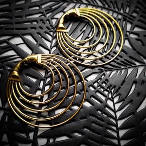 Orecchini a cerchio triplo in acciaio 316L o PVD oro - Gioielli unisex - Orecchini alternativi - Orecchini dal design minimalista - Orecchie allungate