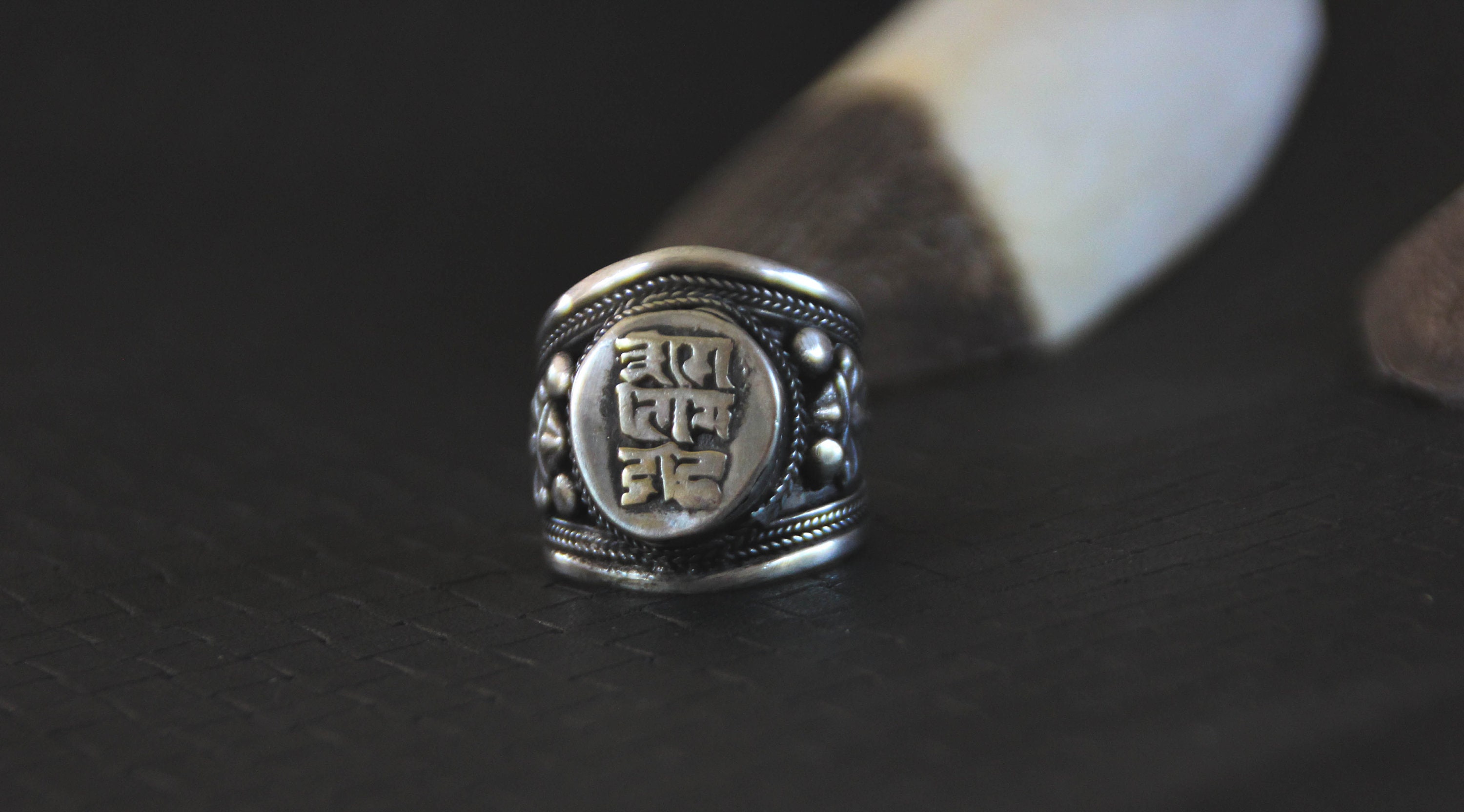 SANSKRIT SIGNET RING-SILVER925-シグネットリング Nepali Signet Adjustable Ring - Bronze - White Brass - Large