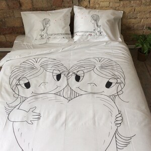 Hier Spielen Zwei Lesben Zusammen Im Bett Hier Spielen Zwei Lesben Zusammen Im Bett