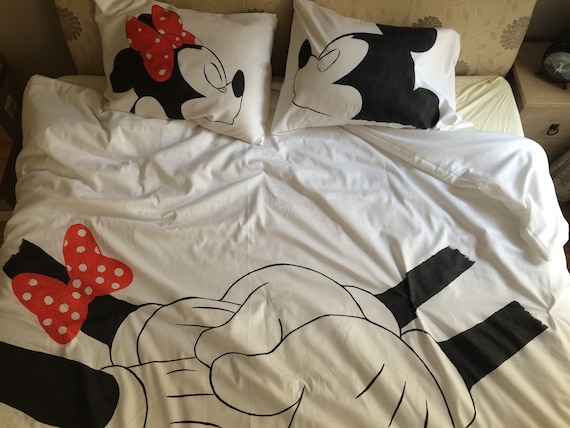 Disney Mickey And Minnie Kissing Bedding Set For Couple Disney Mickey And Minnie Kissing, Mickey And Minnie Mouse Bedding King Size