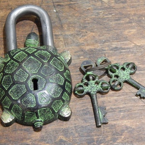 Tortoise  padlock