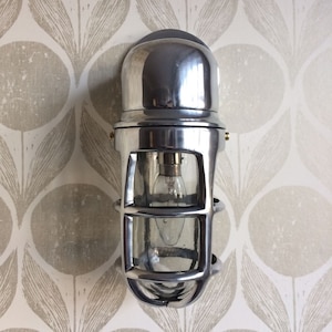 Right angle aluminum wall light