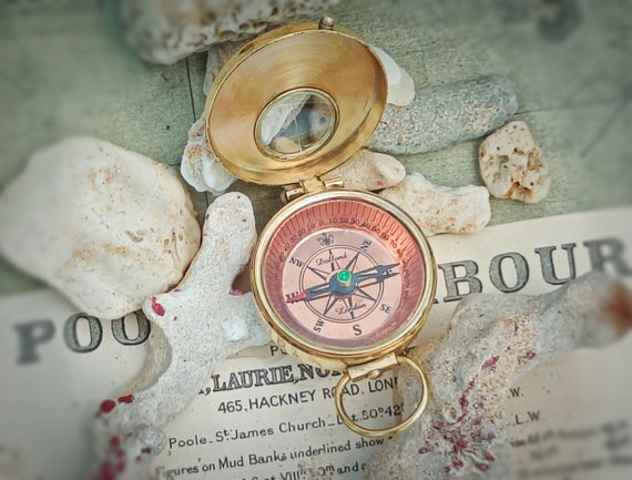 Small window sight compass