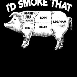 Puede incluir: Una ilustraci&oacute;n en blanco y negro de un cerdo con diferentes cortes de carne etiquetados. El texto "I'd Smoke That" est&aacute; por encima del cerdo.