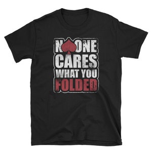 Camisa de pôquer, presente de pôquer, jogador de pôquer, noite de pôquer, amante de pôquer, camisa de jogo de pôquer, jogo de cartas, camisa de jogo, ninguém se importa com o que você dobrou