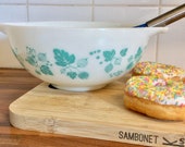 Vintage JAJ Pyrex Turquoise On White Gooseberry 443 Cinderella Bowl 1959