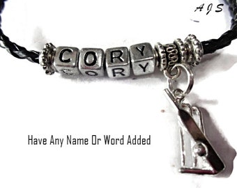 Regalos de cricket personalizados, tocones de la bola del murciélago plateados, pulseras, tienen cualquier nombre o palabra agregada