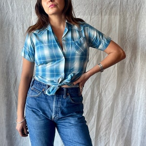 Vintage 1950er Jahre Druckknopf Kurzarm blau-weißes Westernhemd
