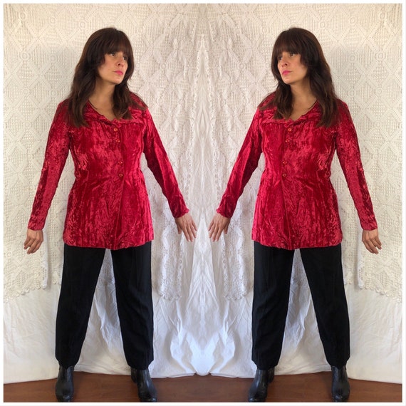 Vintage 1960’s magenta crushed velvet blouse/jack… - image 1