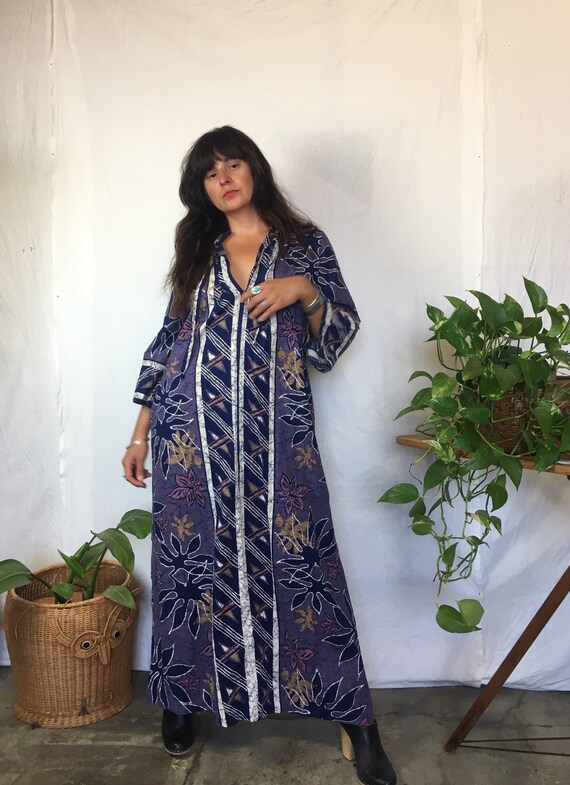 Vintage 1970’s Loungees cotton kaftan in a deep pu