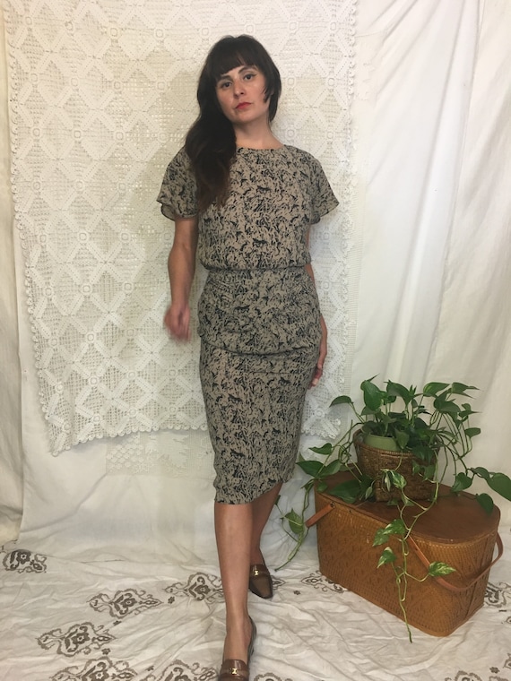 1980’s does the 40’s fitted abstract print dress
