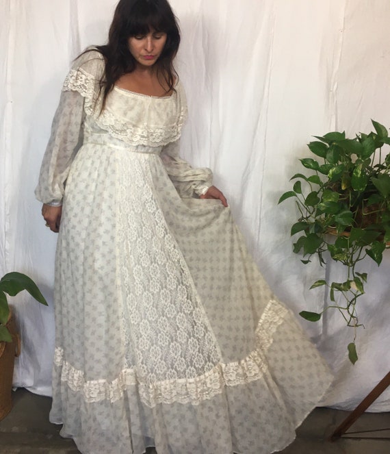 Vintage 1970’s cream floral Gunne Sax peasant slee