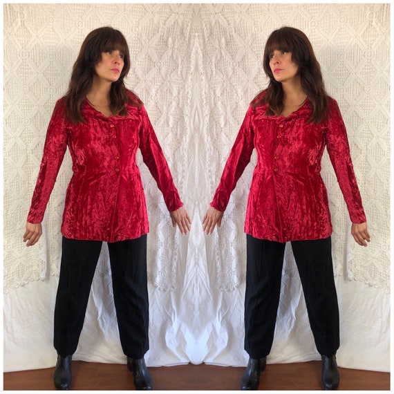 Vintage 1960’s magenta crushed velvet blouse/jacke