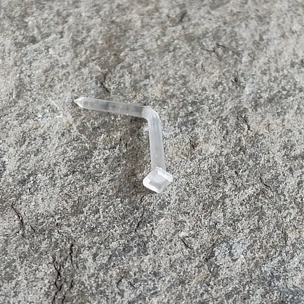 Piercing retainer, clear nose stud, 20g, 20 gauge nose stud, discreet nose stud, nose piercing, body piercing, L-shaped retainer, 0.8mm