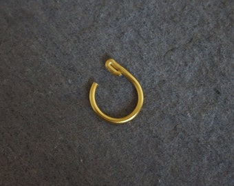 Fake lip ring, fake body jewellery, fake lip piercing, body piercing, coloured lip ring, body jewellery, gold lip ring