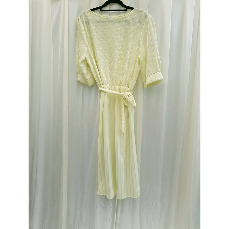 Plus Size UK 20 Vintage Pale Lemon Yellow Striped Embroidered Tie Belted Fit and Flare Puff Sleeve Tea Dress