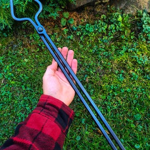 Blacksmith's Hammer making/pick up Tongs