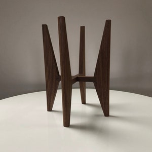 Helix Modern Plant Stand