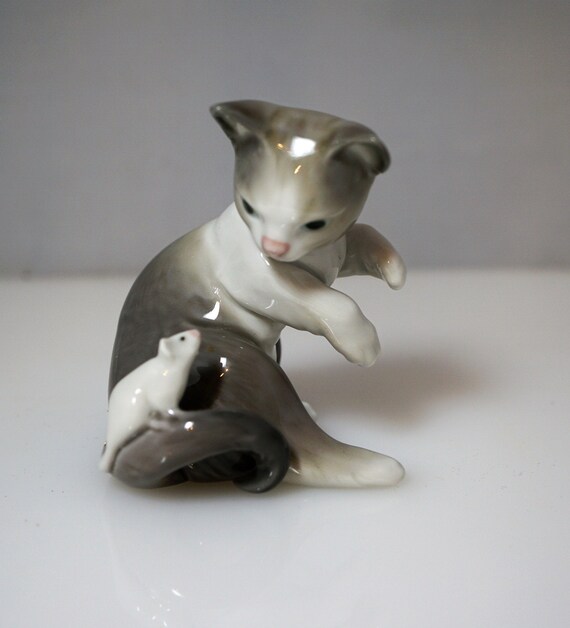 lladro cat with mouse on tail