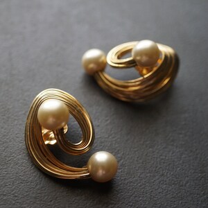 Vintage Mid Century Gold Tone Wire Pearl Clip On Fashion Earrings,*READ DESCRIPTION BELOW