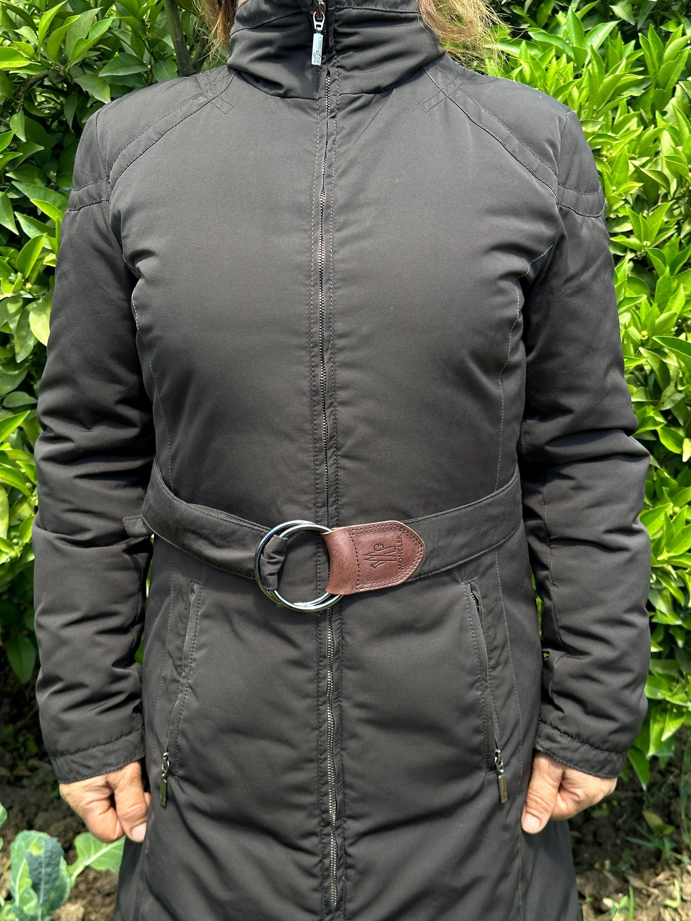 2001 Seltene Moncler Lange Gürtelte Gänsedaunen-Pufferjacke Gesteppte Piumino Größe 2 M