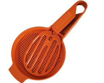 Tupperware Flour Sifter #1689 Orange Squeeze Handle Orange