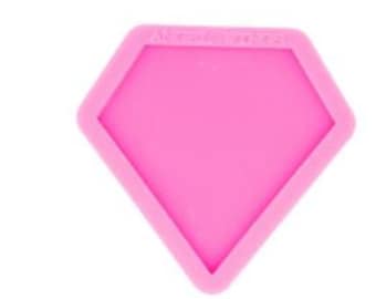 Può includere: Uno stampo in silicone rosa acceso a forma di diamante. Lo stampo ha un bordo rialzato e il testo "ANGEL WINGS" è impresso lungo il bordo superiore. Progettato per l'artigianato e la creazione di oggetti decorativi.