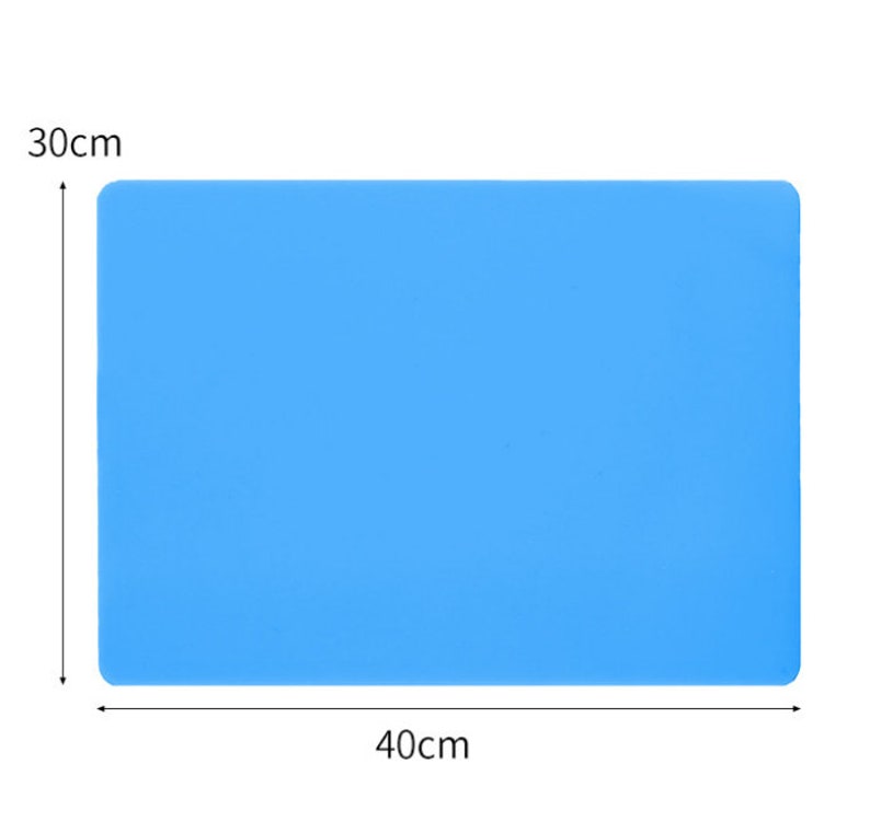 K&ouml;nnte beinhalten: Eine hellblaue Silikon-Backmatte mit den Ma&szlig;en 40 cm x 30 cm.