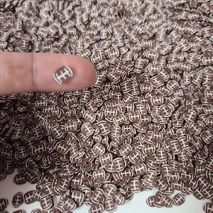 Fatia falsa de argila de polímero de futebol, não comestível, fatias de arte de unhas esportivas, granulado em miniatura, suprimentos para artesanato