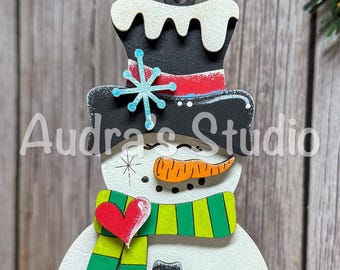 Schneemann-Weihnachtsbaumschmuck, handbemaltes, lasergeschnittenes Holz, verspielte Weihnachtsdekoration, Geschenk für den Weihnachtsbaum