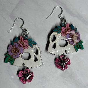 Skull earrings with flowers, Skull dangle earrings, Skull and flower earrings