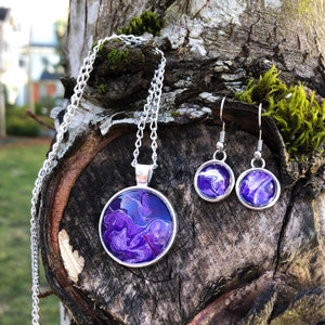 Fluid Art Pendant Necklace & Earrings: Abstract Wearable Art