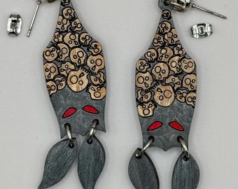Boucles d'oreilles chauve-souris découpées au laser, bois de bouleau de la Baltique, pendantes gothiques d'Halloween peintes à la main, cadeau de sorcière