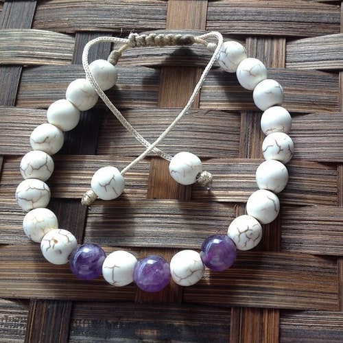 Odysseus shops Quest, Reiki Charged high quality Bracelet, made exclusively of Howlite and Amethyst gemstone beads, energy infused for protection