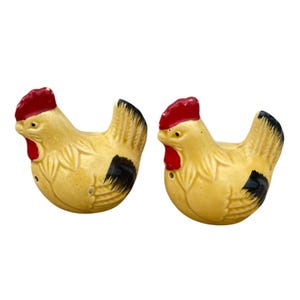 Vintage Ceramic Rooster Salt & Pepper Shakers Yellow Red Black Kitchen Decor Kitschy 1950s Midcentury