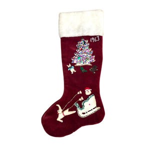 Vintage Weihnachtsstrumpf aus rotem Samt von 1963 mit Pailletten, Filzperlen, Weihnachtsmann und Schneemann im Mid-Century-Modern-Stil