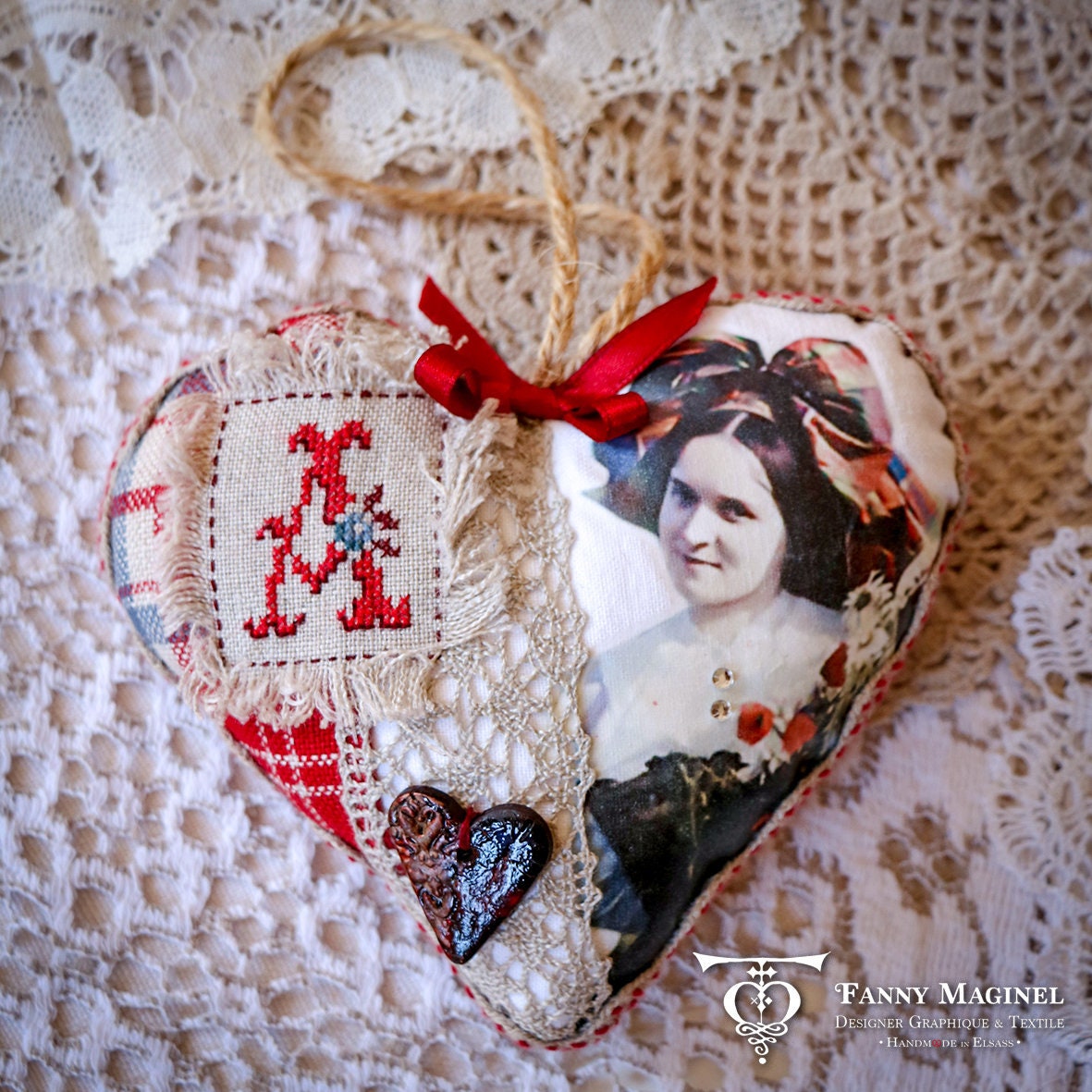 L'alsacienne de Juillet - Coeur Décoratif à Suspendre, Kelsch Gander et Broderie, Fait Main, Eguishe