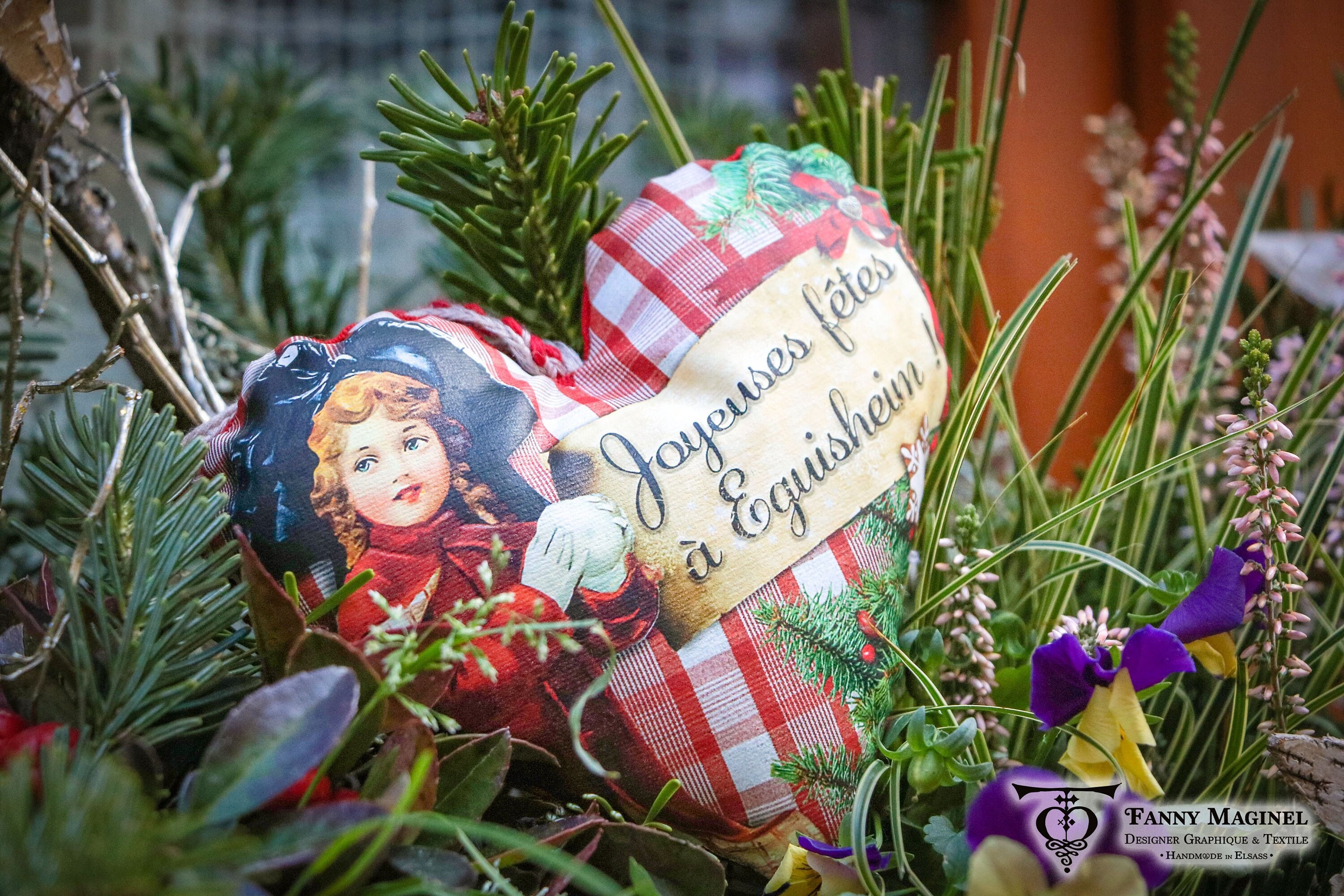 Joyeuses Fêtes à Eguisheim - Coeur en Tissu Illustré Décoratif, Fait Main, Suspendre, Alsace